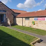 Apartment Nidd Way Let *